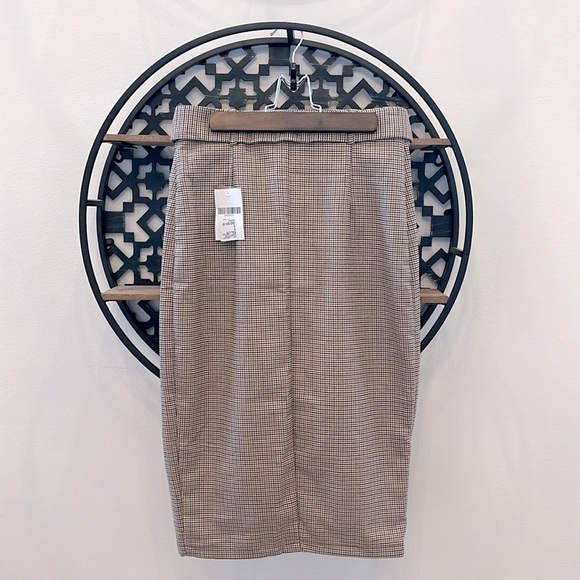 NWT. Forever 21 Houndstooth Skirt (S) - Picture 2 of 4